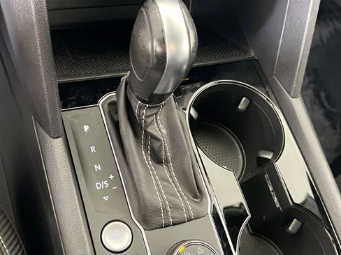 Used 2022 Volkswagen Atlas Cross Sport SEL R-Line image 17