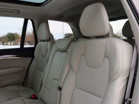 Used 2018 Volvo XC90 T6 Momentum w/ Convenience Package image 17