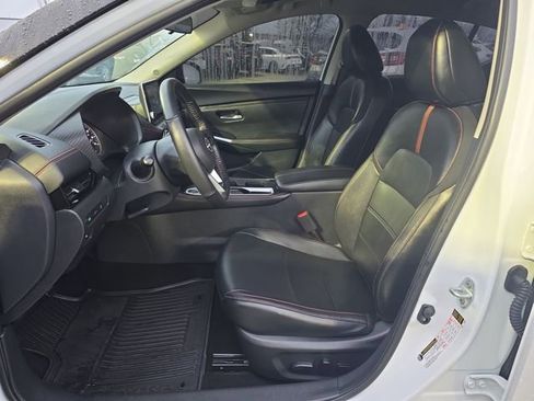 Used 2024 Nissan Sentra SR w/ SR Premium Package image 17