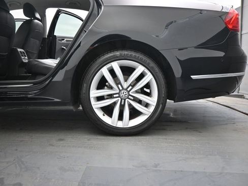 Used 2016 Volkswagen Passat 3.6 SEL Premium image 20