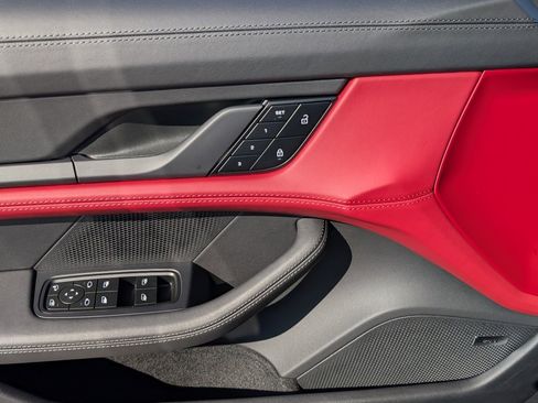 Used 2024 Porsche Taycan image 20