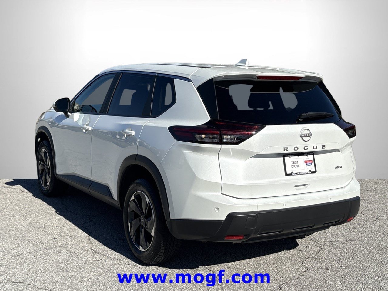 Used 2025 Nissan Rogue SV AWD/4WD image 18