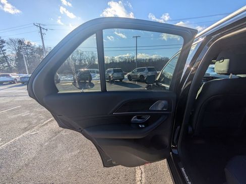 Used 2024 Mercedes-Benz GLE 350 4MATIC image 13