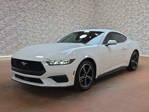 Used 2024 Ford Mustang Coupe image 3