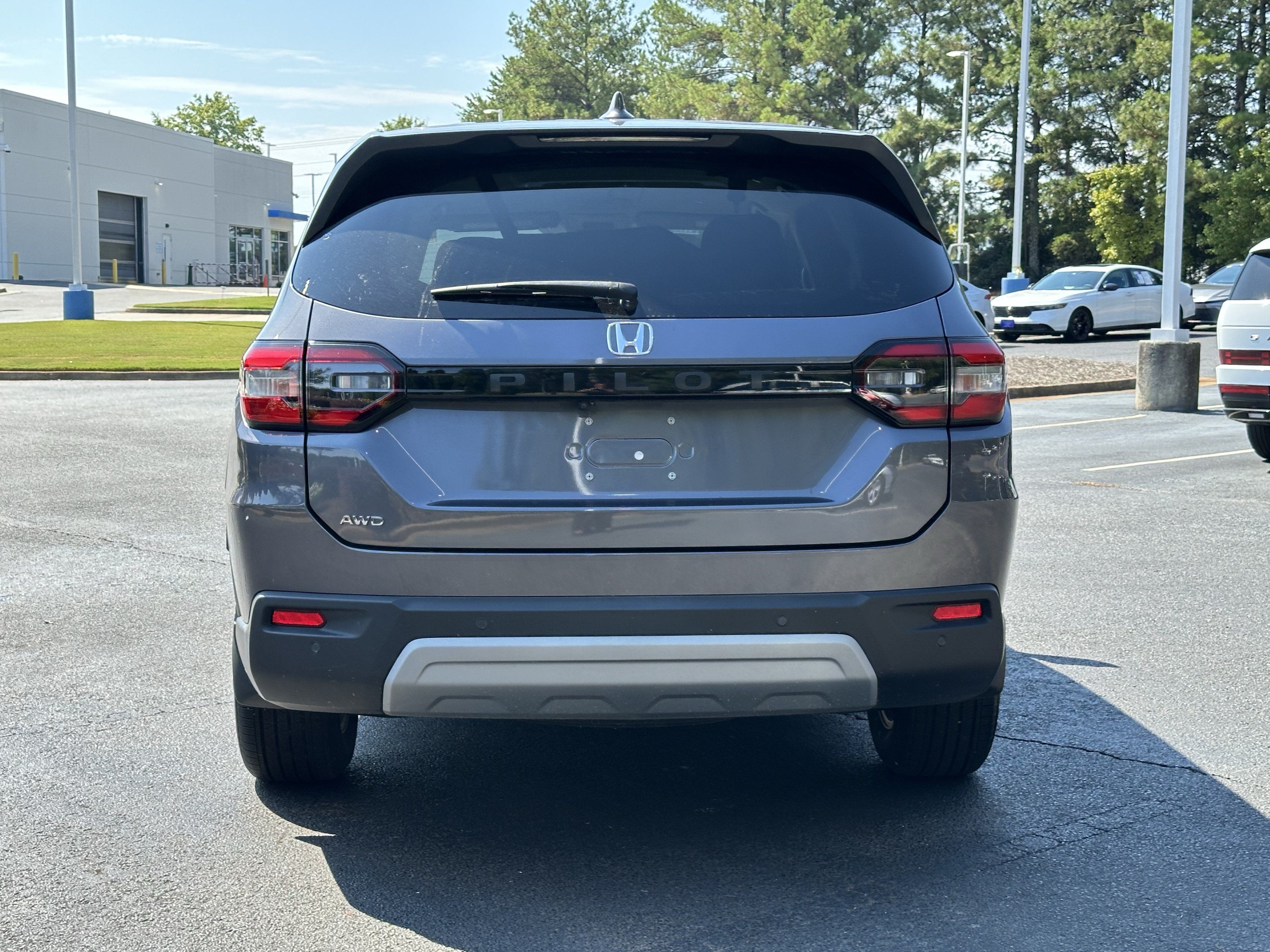 Used 2025 Honda Pilot EX-L image 11