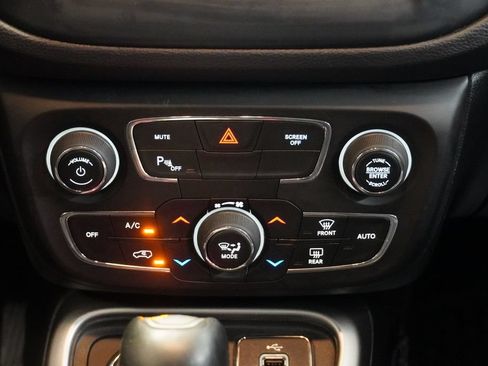 Used 2018 Jeep Compass Latitude w/ Popular Equipment Group AWD/4WD image 20