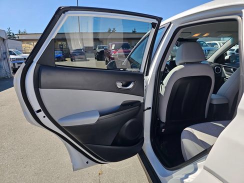 Used 2023 Hyundai Kona SE FWD image 15