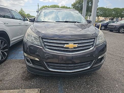 Used 2017 Chevrolet Traverse LT w/ Style and Technology Package image 3