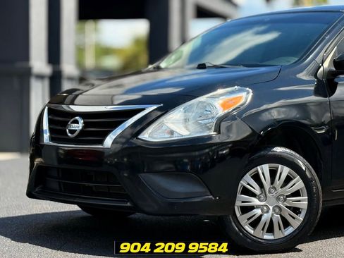 Used 2019 Nissan Versa S FWD image 2
