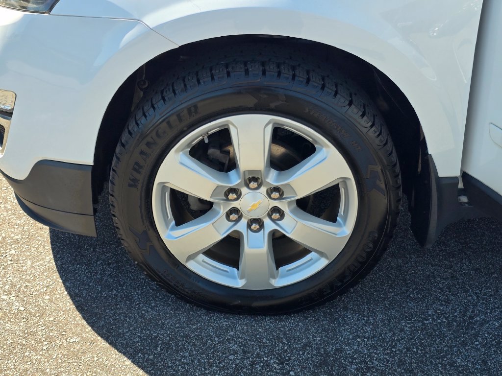 Used 2017 Chevrolet Traverse LT w/ Style and Technology Package FWD image 27