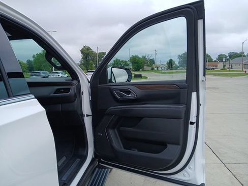 Used 2024 Chevrolet Suburban High Country w/ Max Trailering Package AWD/4WD image 29