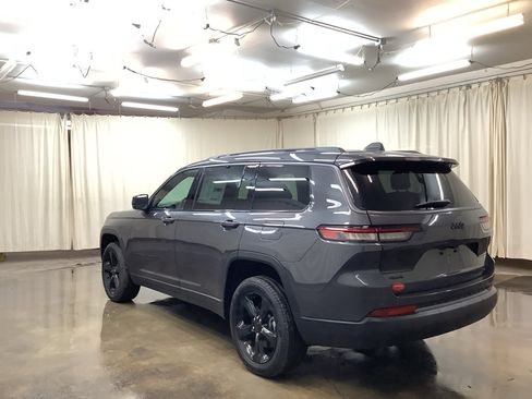 New 2026 Jeep Grand Cherokee L Limited w/ Limited Altitude Package AWD/4WD image 9