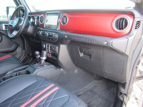 Used 2022 Jeep Wrangler Rubicon AWD/4WD image 11