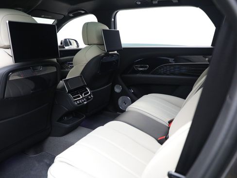 New 2025 Bentley Bentayga Extended Wheelbase image 22