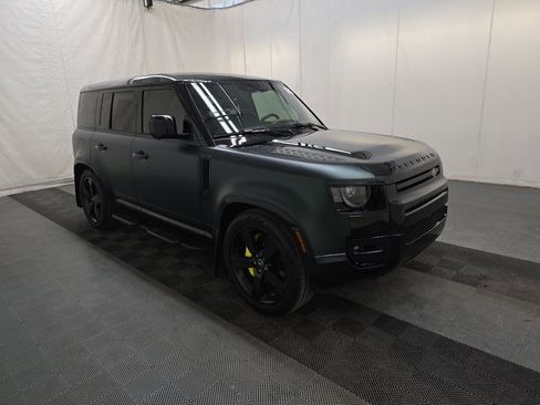 Used 2025 Land Rover Defender 110 X-Dynamic SE AWD/4WD image 4