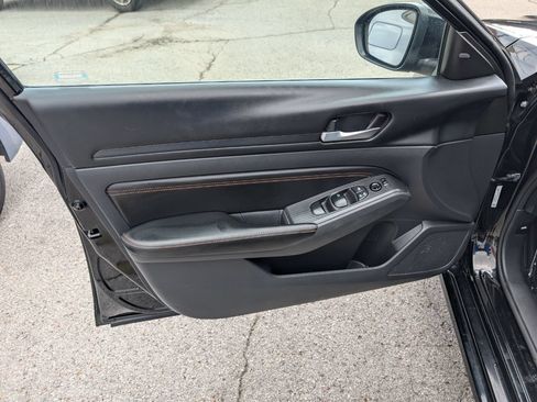 Used 2022 Nissan Altima 2.5 SR FWD image 11