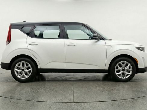 Used 2025 Kia Soul LX w/ LX Technology Package FWD image 11