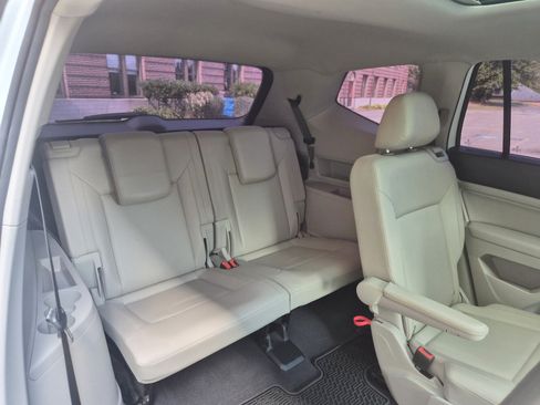 Used 2019 Volkswagen Atlas SE w/ Panoramic Sunroof Package AWD/4WD image 16