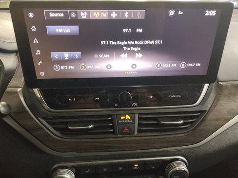 Used 2023 Nissan Altima 2.5 SV w/ SV Premium Package FWD image 25