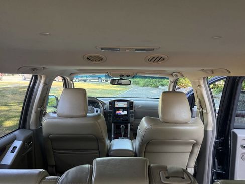 Used 2011 Nissan Pathfinder LE w/ Navigation Pkg image 26