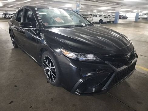 Used 2021 Toyota Camry SE FWD image 1