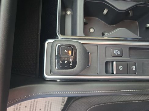 Used 2024 Nissan Pathfinder SV image 29