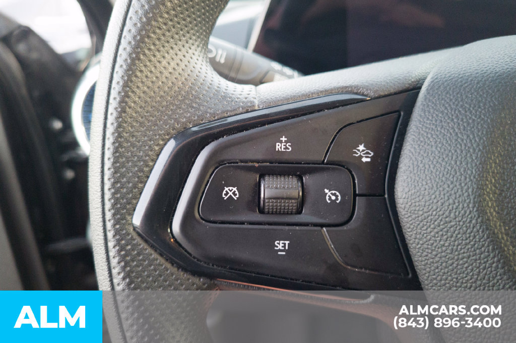 Used 2025 Chevrolet Trax LT FWD image 11