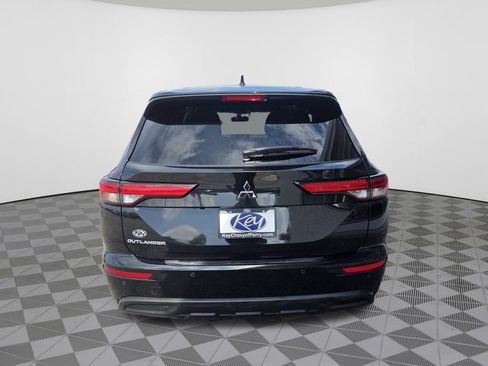 Used 2023 Mitsubishi Outlander ES FWD image 11