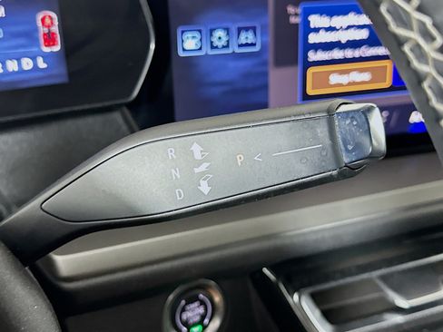 Used 2025 Chevrolet Traverse LT FWD image 25