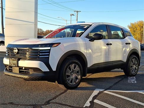 Used 2025 Nissan Kicks S image 3