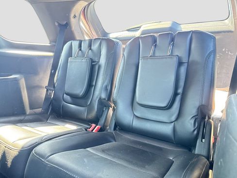 Used 2018 Ford Explorer XLT w/ Equipment Group 202A AWD/4WD image 20