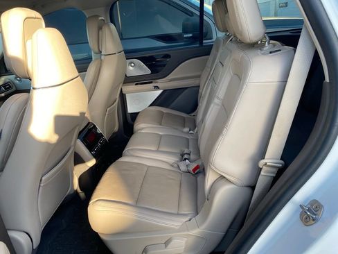 Used 2023 Lincoln Aviator Reserve w/ Equipment Group 201A AWD/4WD image 14