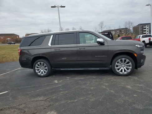 Used 2021 Chevrolet Suburban Premier w/ Premium Package image 3