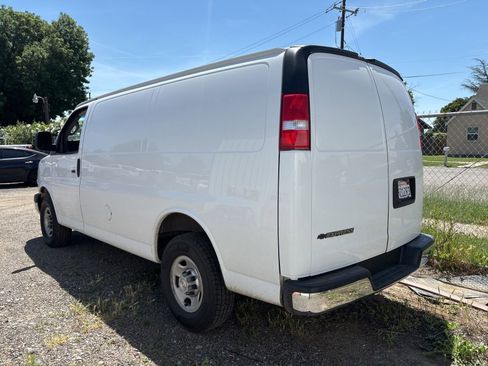 Used 2022 Chevrolet Express 2500 w/ Driver Convenience Package RWD image 3