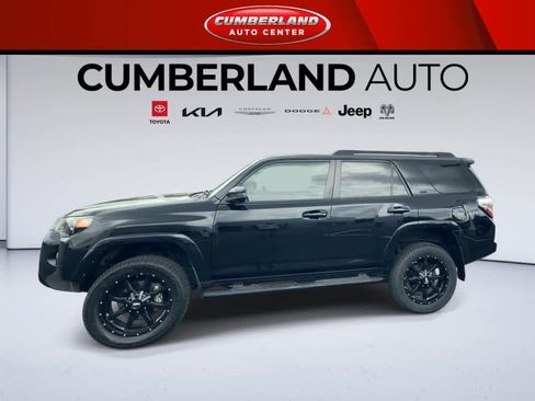 Used 2018 Toyota 4Runner SR5 RWD image 5
