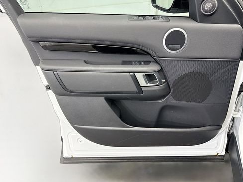 Certified 2025 Land Rover Discovery S image 23