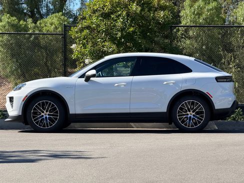 Used 2026 Porsche Macan Electric RWD image 2