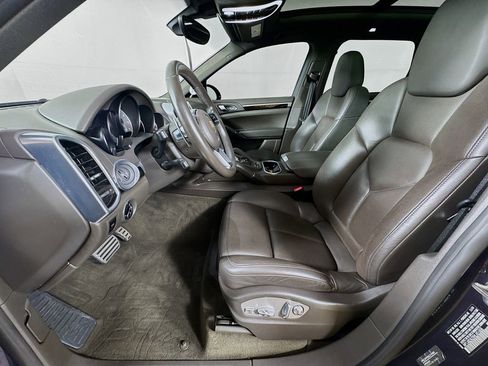 Used 2017 Porsche Cayenne S image 24