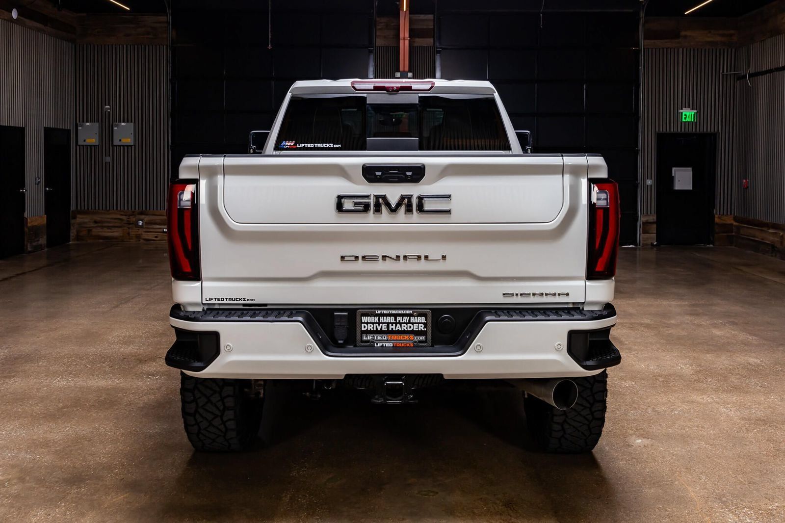 Used 2024 GMC Sierra 2500 Denali Ultimate AWD/4WD image 8