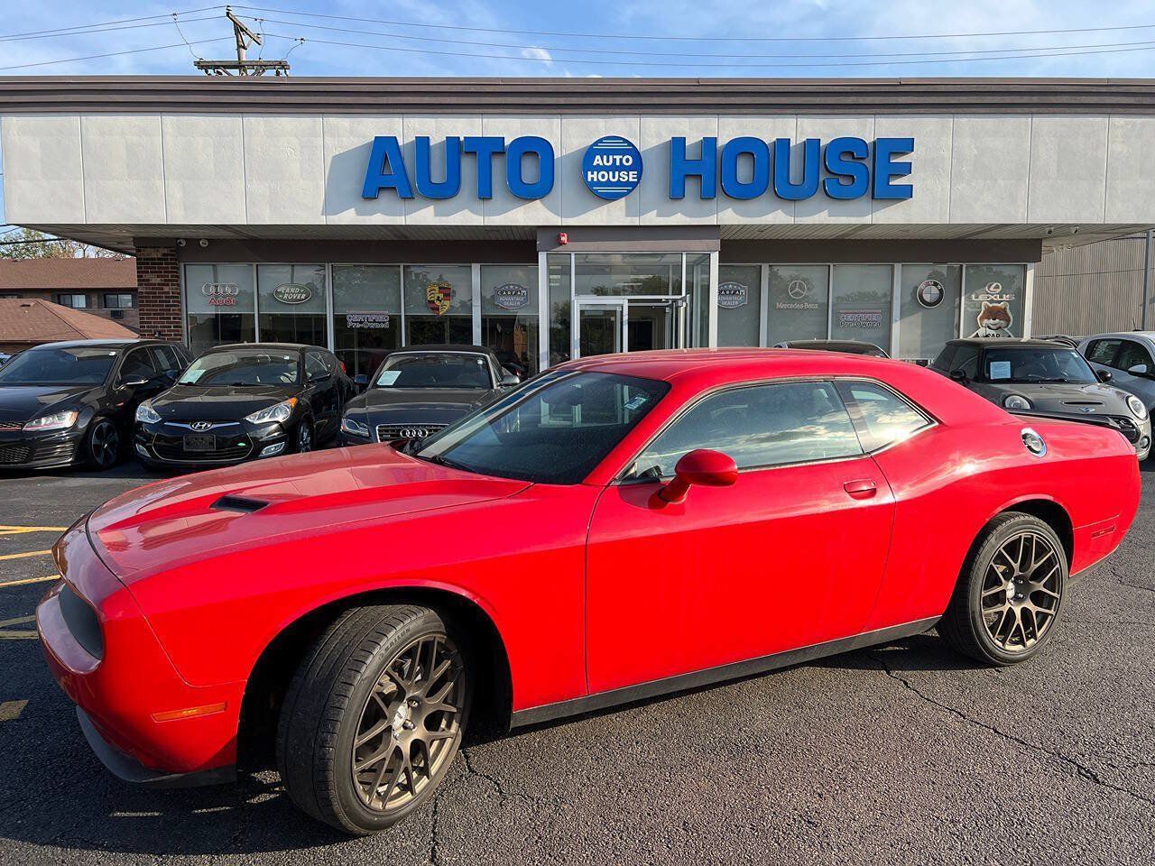 Used 2015 Dodge Challenger SXT RWD image 1