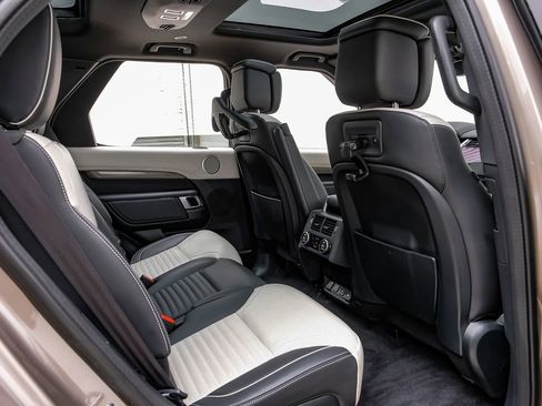 Used 2021 Land Rover Discovery HSE R-Dynamic image 34