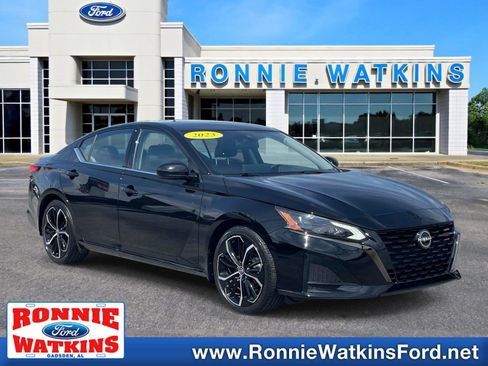Used 2023 Nissan Altima 2.5 SR w/ SR Premium Package FWD image 1