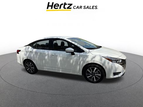 Used 2025 Nissan Versa SV image 1