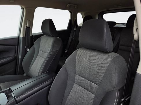 Used 2025 Nissan Rogue SV FWD image 32