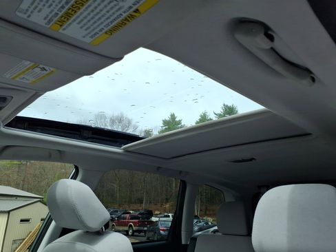 Used 2018 Subaru Forester 2.5i Premium w/ All-Weather Package image 9