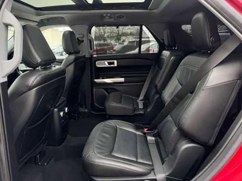 Used 2020 Ford Explorer Limited w/ Class III Trailer Tow Package image 18