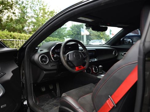 Used 2019 Chevrolet Camaro ZL1 RWD image 16