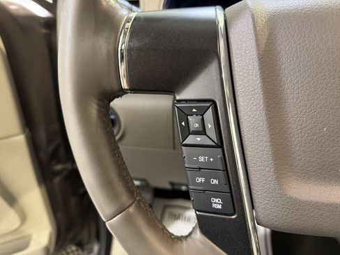 Used 2015 Lincoln Navigator 2WD image 14