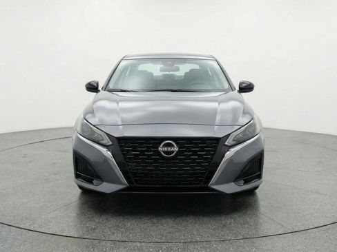 Used 2025 Nissan Altima 2.5 SV image 2