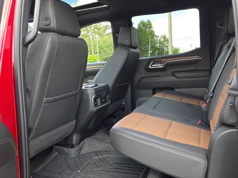 Used 2023 Chevrolet Silverado 1500 High Country w/ High Country Premium Package AWD/4WD image 6